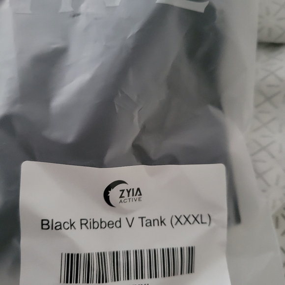 Black ribbed v tank new in package - Picture 4 of 4